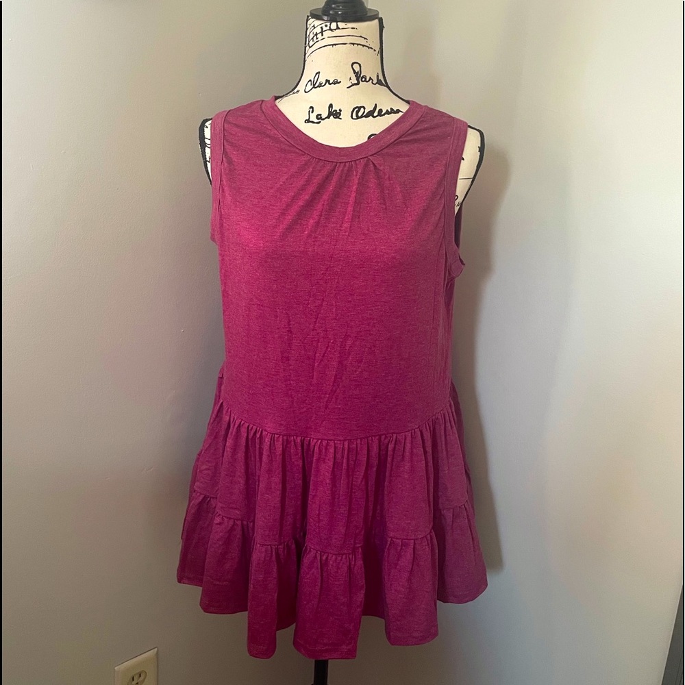 Sleeveless Maroon Ruffled top 💕 - Picture 4 of 8